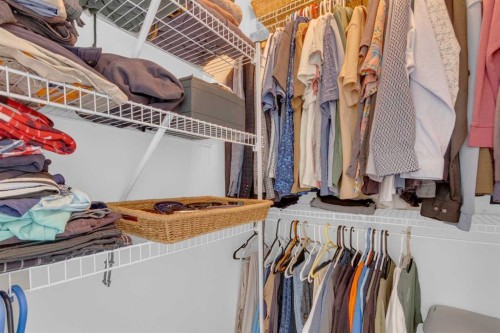 424 Quarry Way Se, Calgary, AB - Indoor With Storage