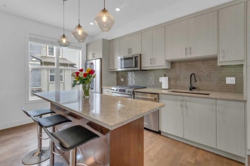 424 Quarry Way Se, Calgary, AB - Indoor Photo Showing Kitchen