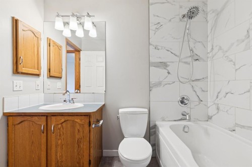 87 Cimarron Meadows Way, Okotoks, AB - Indoor Photo Showing Bathroom