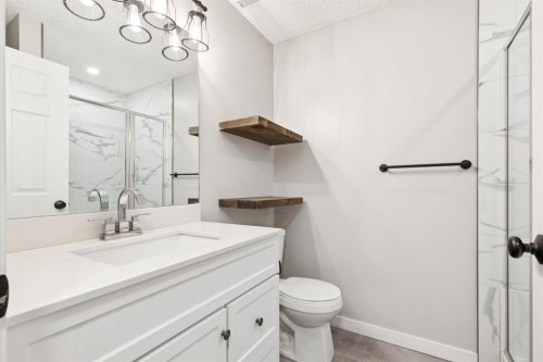 87 Cimarron Meadows Way, Okotoks, AB - Indoor Photo Showing Bathroom