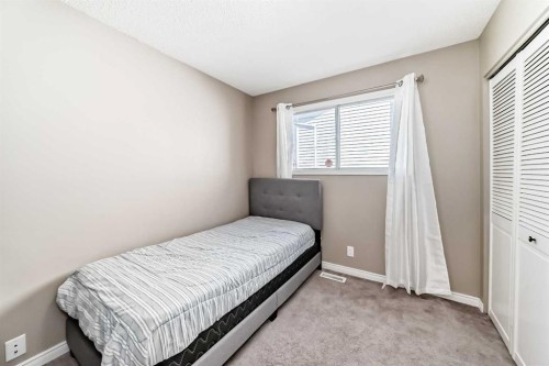 132 Whiteview Close Ne, Calgary, AB - Indoor Photo Showing Bedroom