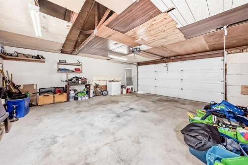 132 Whiteview Close Ne, Calgary, AB - Indoor Photo Showing Garage