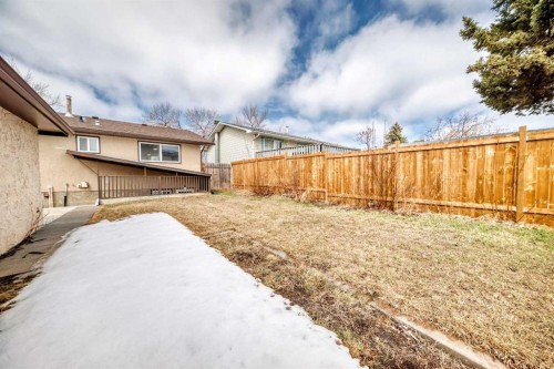 132 Whiteview Close Ne, Calgary, AB - Outdoor