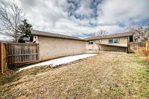 132 Whiteview Close Ne, Calgary, AB - Outdoor