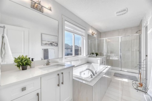 485 Legacy Boulevard Se, Calgary, AB - Indoor Photo Showing Bathroom