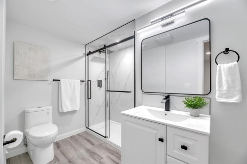 485 Legacy Boulevard Se, Calgary, AB - Indoor Photo Showing Bathroom