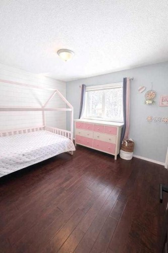 24-32375 Range Road 62, Rural Mountain View County, AB - Indoor Photo Showing Bedroom