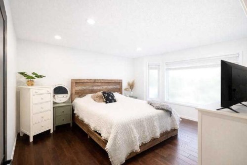 24-32375 Range Road 62, Rural Mountain View County, AB - Indoor Photo Showing Bedroom
