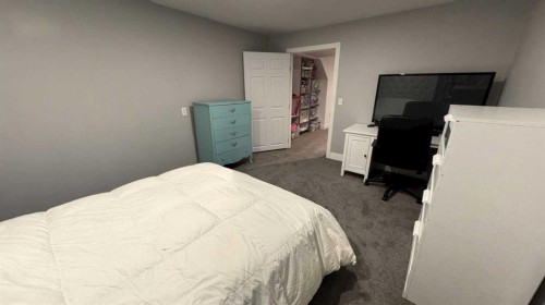 24-32375 Range Road 62, Rural Mountain View County, AB - Indoor Photo Showing Bedroom