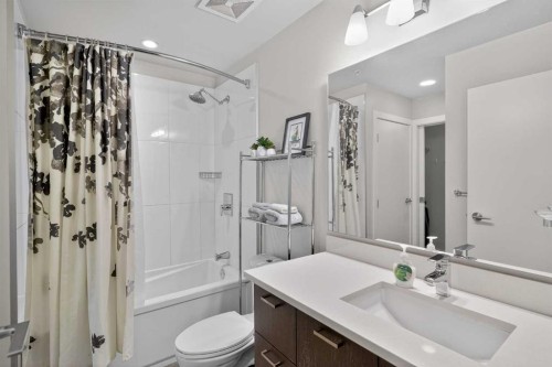 135-721 4 Street Ne, Calgary, AB - Indoor Photo Showing Bathroom
