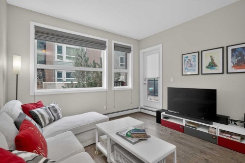 135-721 4 Street Ne, Calgary, AB - Indoor Photo Showing Living Room