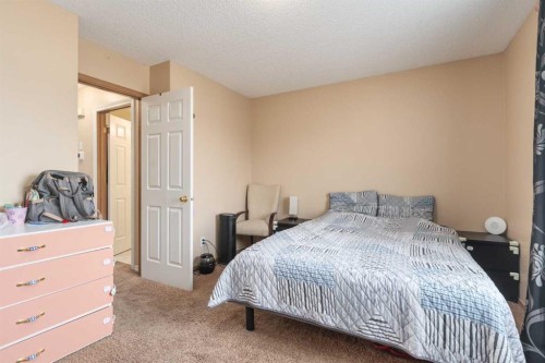 135 Covewood Close Ne, Calgary, AB - Indoor Photo Showing Bedroom