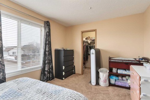135 Covewood Close Ne, Calgary, AB - Indoor Photo Showing Bedroom