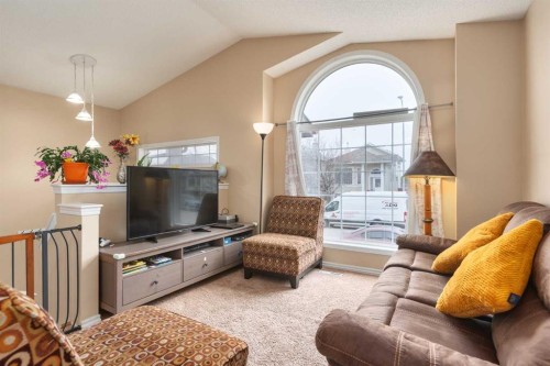 135 Covewood Close Ne, Calgary, AB - Indoor Photo Showing Living Room
