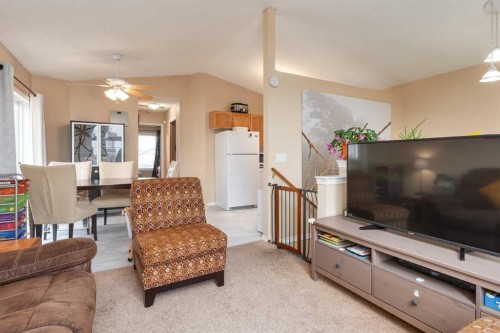 135 Covewood Close Ne, Calgary, AB - Indoor Photo Showing Living Room