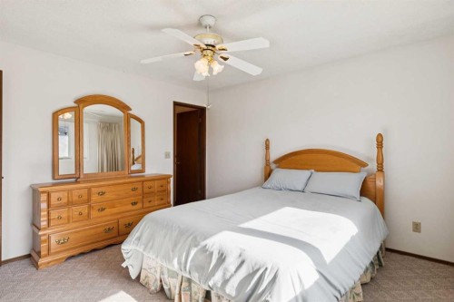 2627 126 Avenue Sw, Calgary, AB - Indoor Photo Showing Bedroom