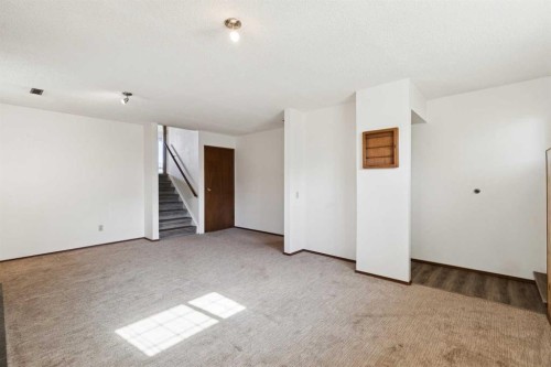 2627 126 Avenue Sw, Calgary, AB - Indoor Photo Showing Other Room