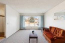 2627 126 Avenue Sw, Calgary, AB  - Indoor Photo Showing Living Room 