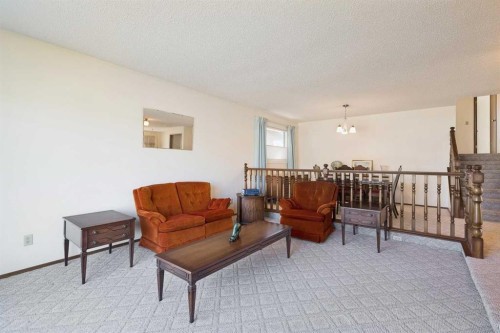 2627 126 Avenue Sw, Calgary, AB - Indoor Photo Showing Living Room