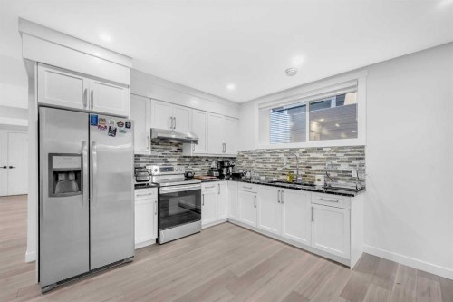 134 Corner Meadows Common Ne, Calgary, AB - Indoor Photo Showing Kitchen With Upgraded Kitchen