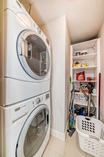 1723-222 Riverfront Avenue Sw, Calgary, AB - Indoor Photo Showing Laundry Room