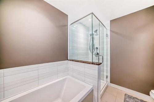 1723-222 Riverfront Avenue Sw, Calgary, AB - Indoor Photo Showing Bathroom