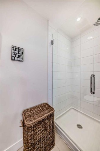 1723-222 Riverfront Avenue Sw, Calgary, AB - Indoor Photo Showing Bathroom