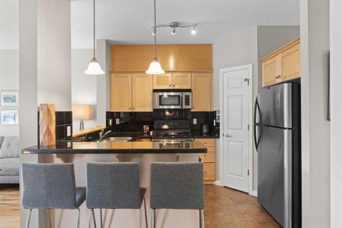 113-80 Dyrgas Gate, Canmore, AB - Indoor Photo Showing Kitchen