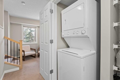 113-80 Dyrgas Gate, Canmore, AB - Indoor Photo Showing Laundry Room