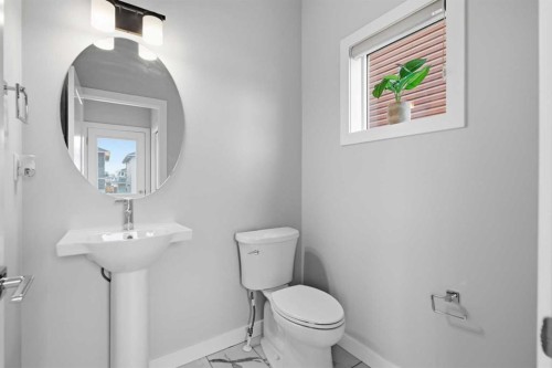 592 Dawson Drive, Chestermere, AB - Indoor Photo Showing Bathroom