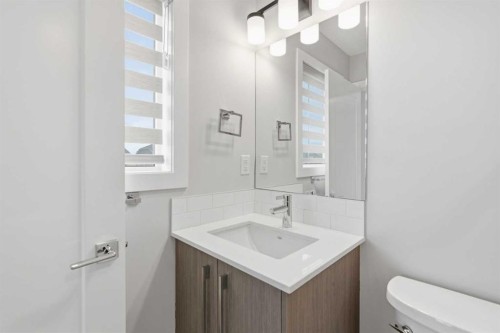 592 Dawson Drive, Chestermere, AB - Indoor Photo Showing Bathroom