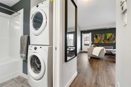 8 Evanscrest Gardens Nw, Calgary, AB - Indoor Photo Showing Laundry Room