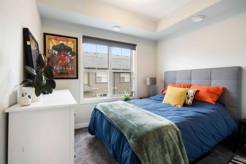 8 Evanscrest Gardens Nw, Calgary, AB - Indoor Photo Showing Bedroom