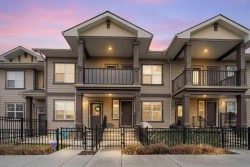 8 Evanscrest Gardens NW Calgary, AB T3P 0S1