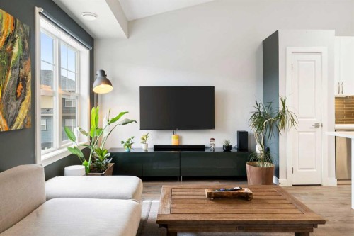 8 Evanscrest Gardens Nw, Calgary, AB - Indoor Photo Showing Living Room