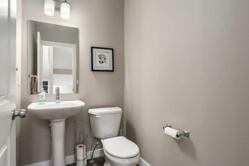 705 Nolan Hill Boulevard Nw, Calgary, AB - Indoor Photo Showing Bathroom