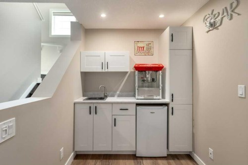 705 Nolan Hill Boulevard Nw, Calgary, AB - Indoor Photo Showing Other Room
