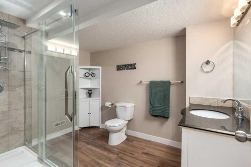 705 Nolan Hill Boulevard Nw, Calgary, AB - Indoor Photo Showing Bathroom