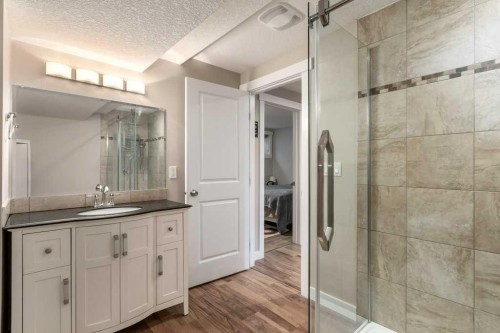 705 Nolan Hill Boulevard Nw, Calgary, AB - Indoor Photo Showing Bathroom