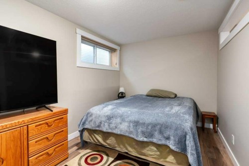 705 Nolan Hill Boulevard Nw, Calgary, AB - Indoor Photo Showing Bedroom