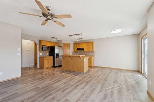 111 Luxstone Crescent Sw, Airdrie, AB - Indoor Photo Showing Kitchen