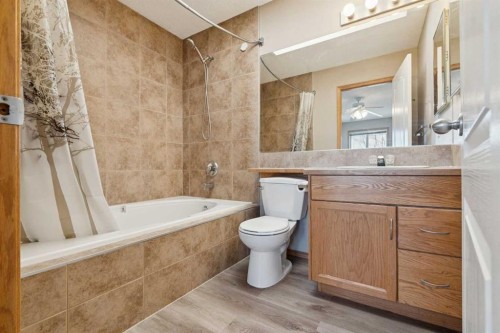 111 Luxstone Crescent Sw, Airdrie, AB - Indoor Photo Showing Bathroom