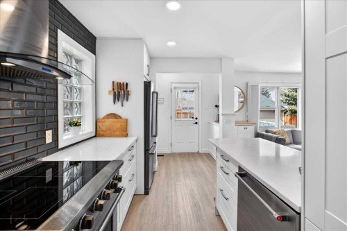 4641 20 Street Sw, Calgary, AB - Indoor Photo Showing Kitchen
