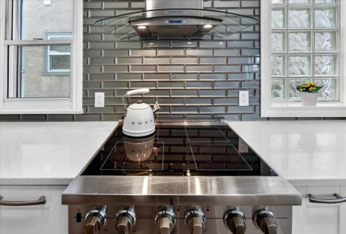 4641 20 Street Sw, Calgary, AB - Indoor Photo Showing Kitchen