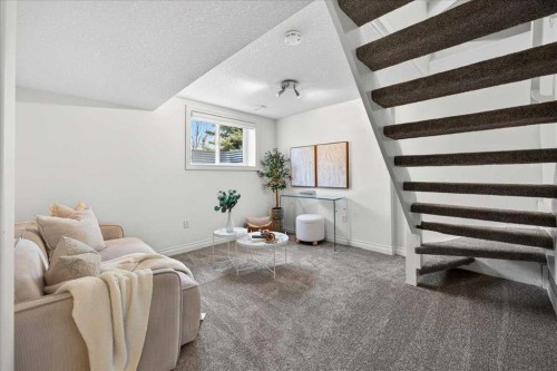 4641 20 Street Sw, Calgary, AB - Indoor Photo Showing Other Room