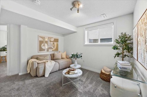 4641 20 Street Sw, Calgary, AB - Indoor Photo Showing Living Room