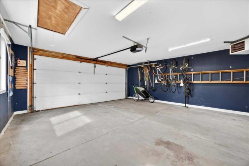 4641 20 Street Sw, Calgary, AB - Indoor Photo Showing Garage