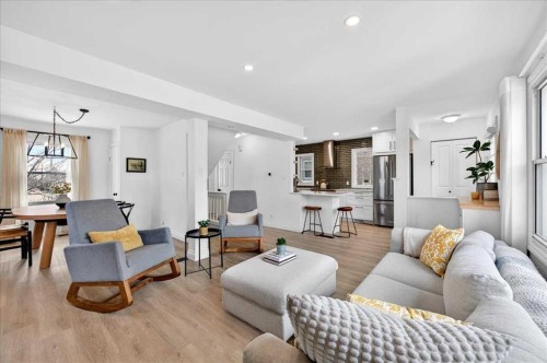 4641 20 Street Sw, Calgary, AB - Indoor Photo Showing Living Room