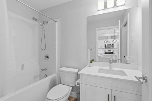 220-400 Auburn Meadows Common Se, Calgary, AB - Indoor Photo Showing Bathroom
