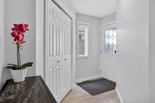 216 Royal Crest View Nw, Calgary, AB - Indoor Photo Showing Other Room